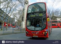 bus-number-476-entering-euston-bus-station-london-england-britain-EJX8WC.jpg