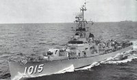 USS_Hammerberg_(DE-1015)_underway_at_sea,_circa_in_1957.jpg